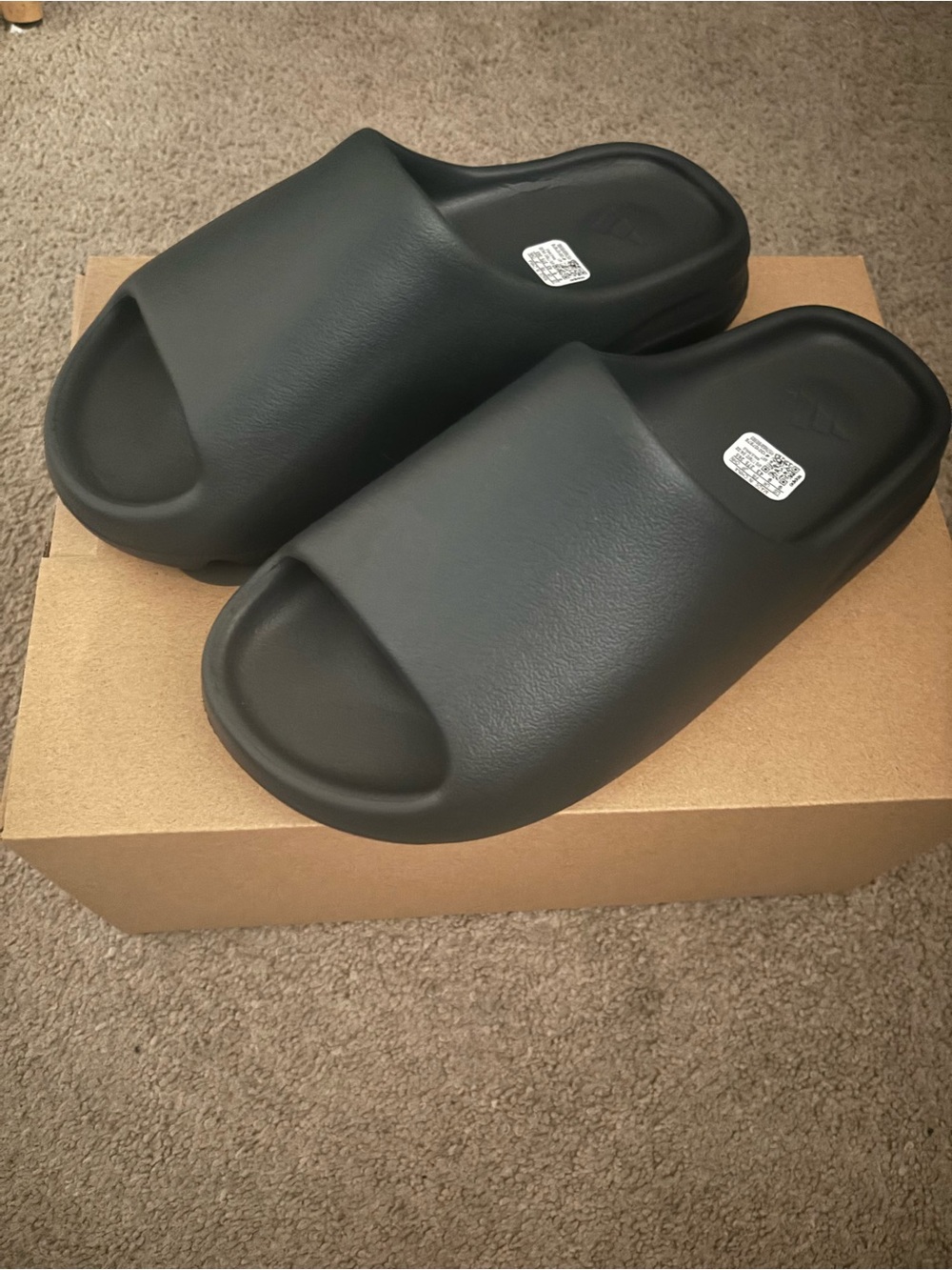 Onyx Size 9 ADIDAS Yeezy Slides